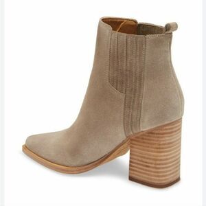 Marc Fisher Oshay Women's Tan Suede Ankle Boots Size 8